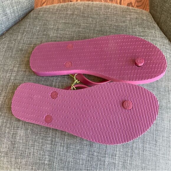 Vera Bradley Women’s flip flops - new with tags size 7-8. - Picture 4 of 4